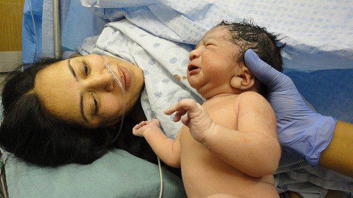 CDC Advises to Test All Babies Born to Moms with COVID-19